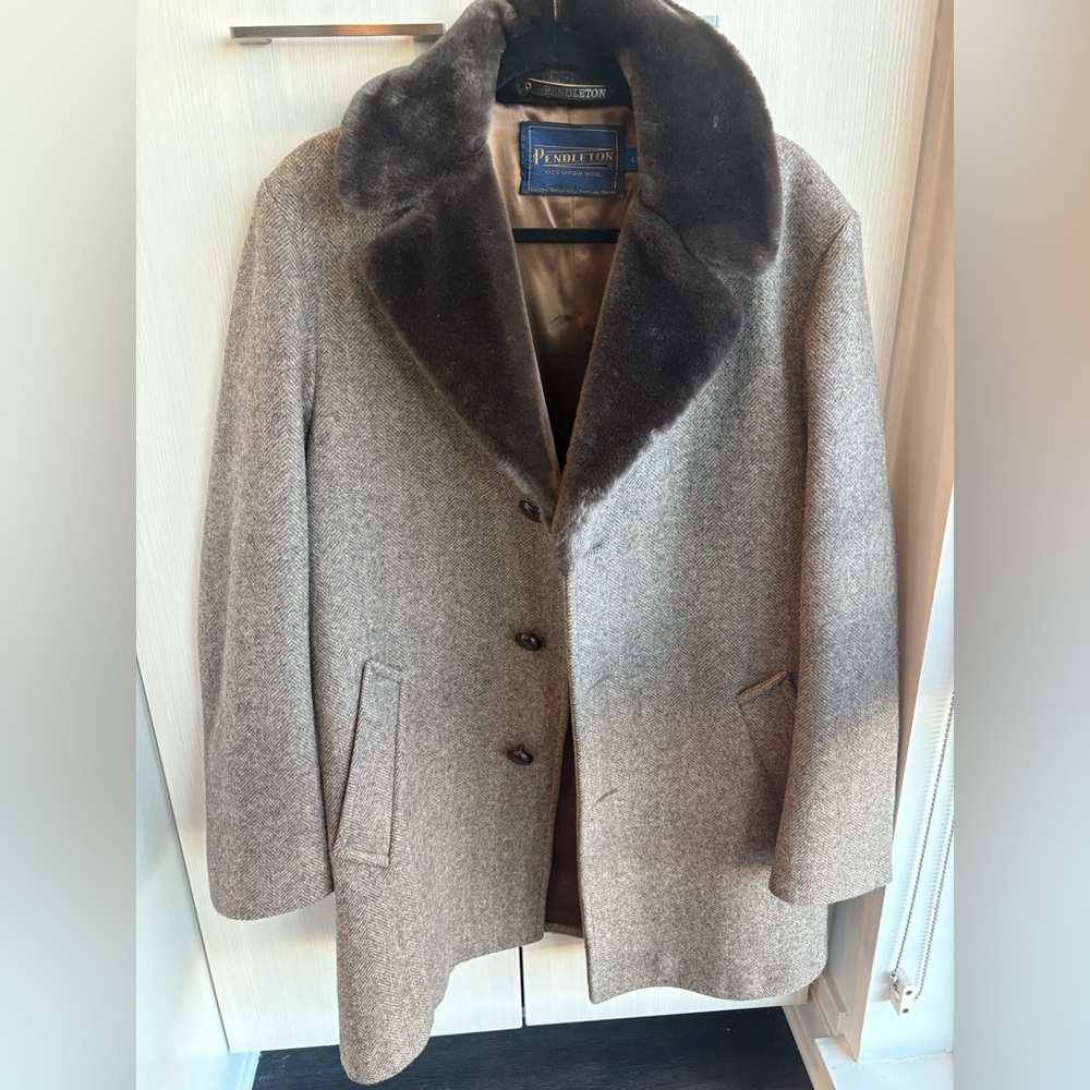 PENDLETON vintage faux fur trim men’s pea coat herringbone wool